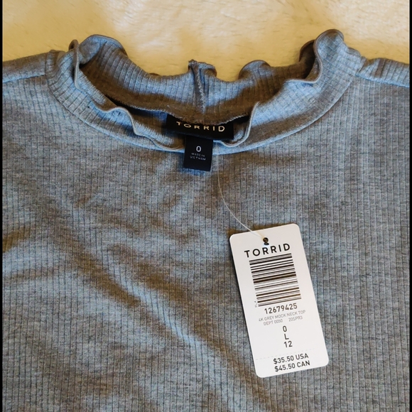 NWT torrid top with ruffled neckline - Picture 2 of 4